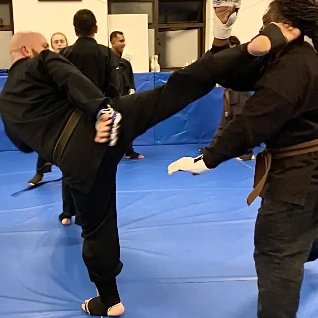 Olgun Tiltay sparring in class - Shuhari Self Defence